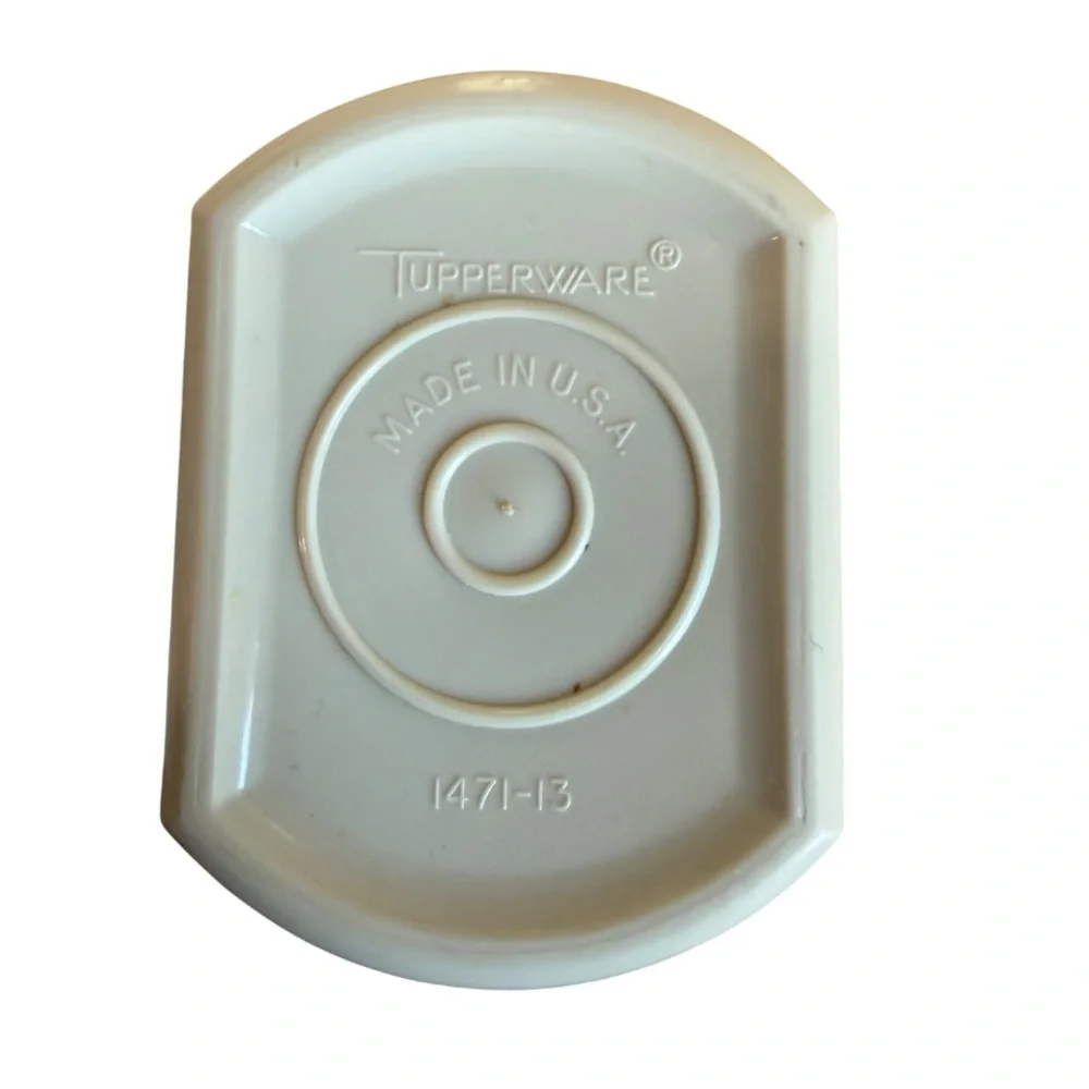Vintage 80s Tupperware (2) Pc. Salt Pepper Shakers Model 1471 Beige Almond